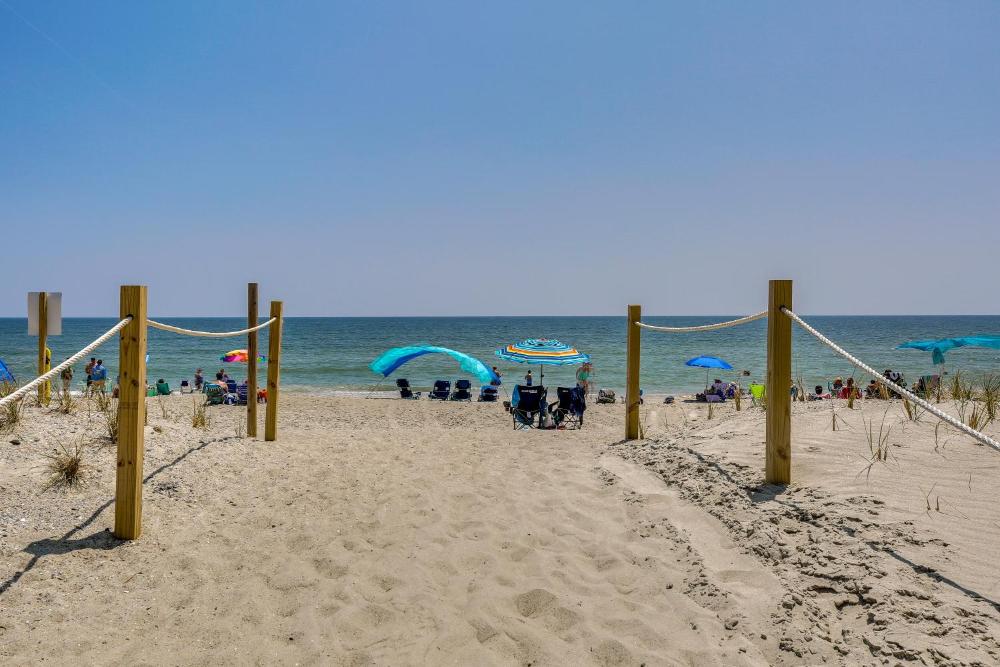 Coastal North Carolina Retreat Half Mile to Beach
